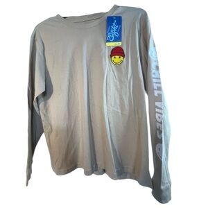 NEW with tags EIGHTY EIGHT Chill Vibes Tee with Red and Yellow Smiley